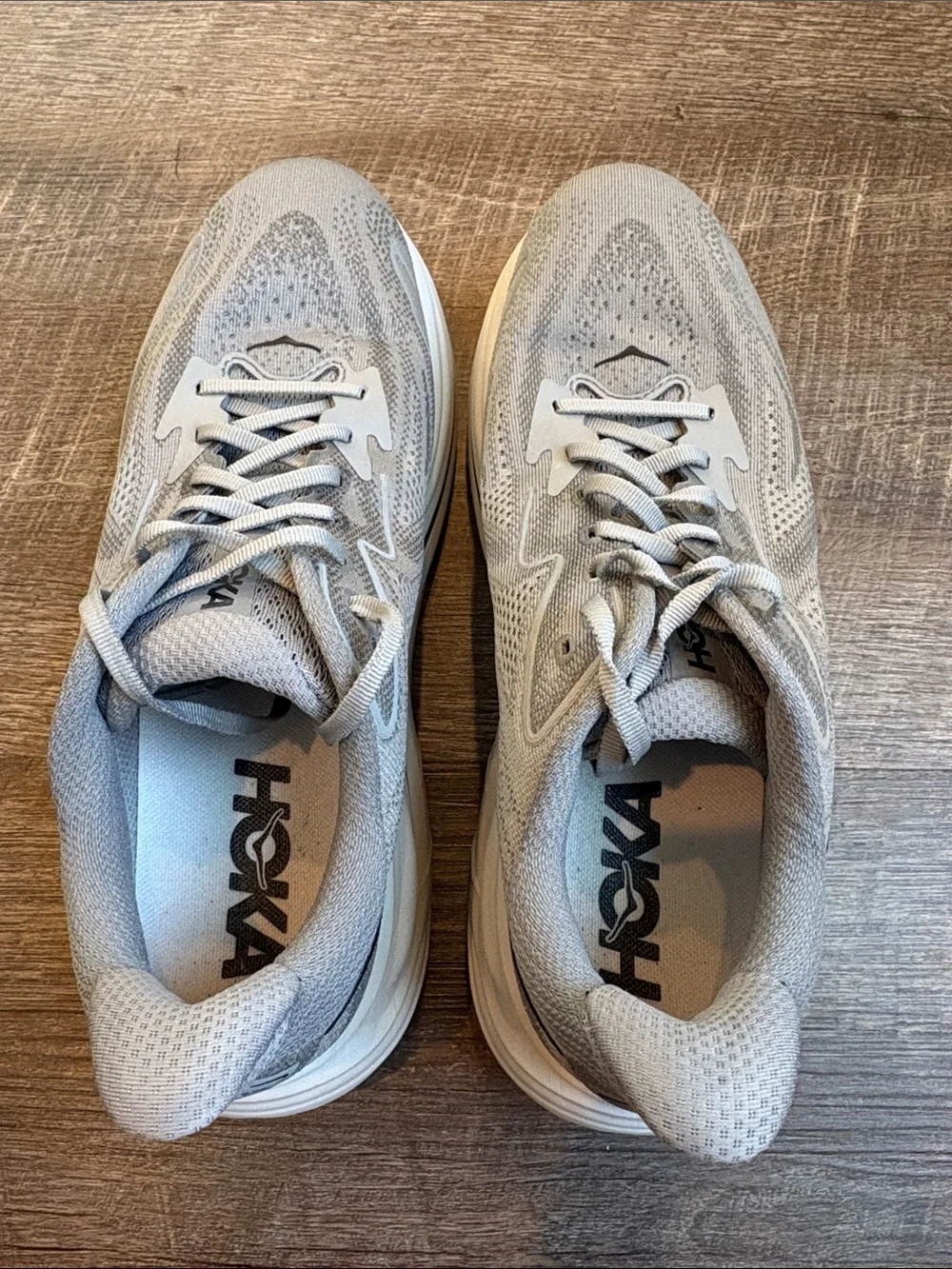 Hoka Clifton 10 Running Shoes Men’s 9 Light Grey/Black Athletic